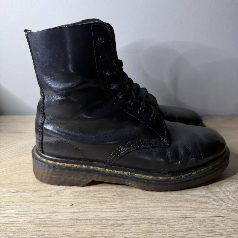 Vtg Dr. Martens 7187 Boots Made In England UK 5 Womens 7 US Black AirWair Grunge